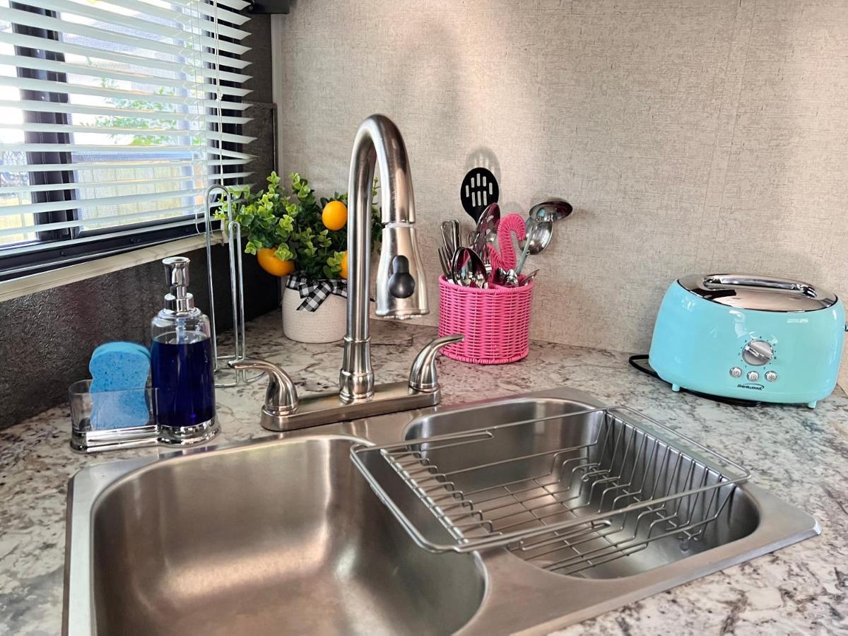 Rv Camper Paradise On The Wheels In Clearwater Beaches Largo Exterior photo