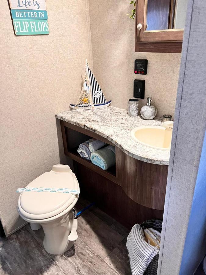 Rv Camper Paradise On The Wheels In Clearwater Beaches Largo Exterior photo