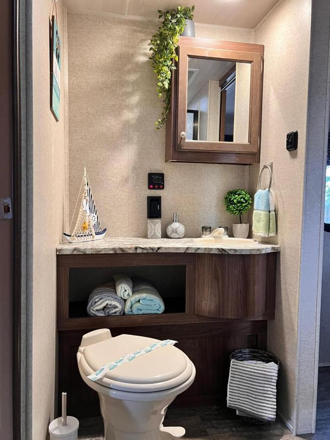 Rv Camper Paradise On The Wheels In Clearwater Beaches Largo Exterior photo